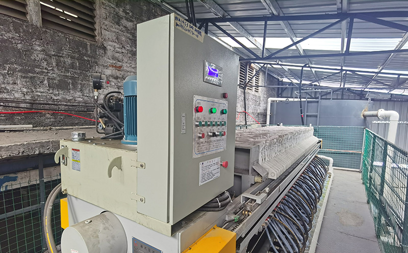 泥漿廂式壓濾機(jī) 泥漿廂式壓濾機(jī)